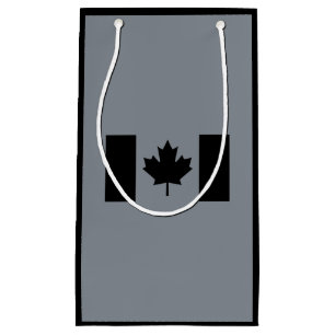 Canadian Flagga in Black Decor