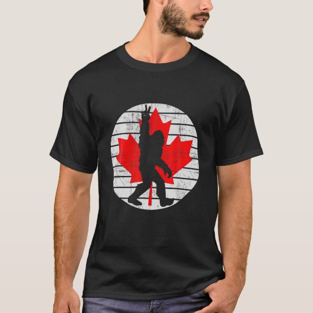 Canadian Maple Löv Sasquatch Canada T Shirt (Framsida)