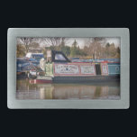 CANALS<br><div class="desc">Kanalbåtar, som i Förenade kungariket kallas smalbåtar, användes ursprungligen för att transportera varor runt land. De används nu främst för fritid och lockar människor från hela världen att njuta av vår landsbygd. Dessa båtar ser mycket söt ut med sina ljusa färgader, traditionellt blåa, röda eller grönt. Blommor och slottsdesigner är...</div>