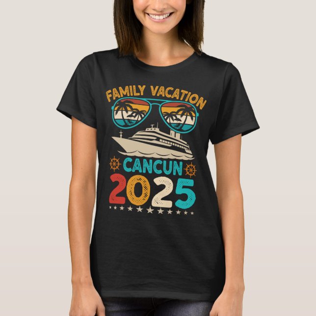 Cancun Family Vacation 2025 Sunglasses Retro Beach T Shirt (Framsida)