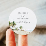 CANCUN Watercolor Beach Handflatan Träd destinatio Runt Klistermärke<br><div class="desc">I Cancun-samlingen finns en vattenfärgsmålning av sandstränder och tropiska handflatan träd med en enkel modern teckensnittskombination. Redigera namn för bröllop om du vill lägga till en speciell beröring.</div>