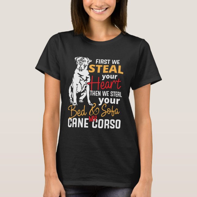 Cane Corso Heart Bed Sofa  Slogan T Shirt (Framsida)