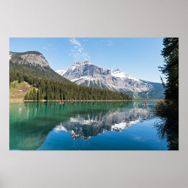 Canoe on berömd Emerald Sjö-Yoho NP, Kanada Poster (Framsidan)