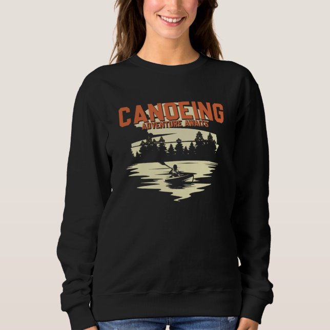 Canoeing Adventure Awaits Paddling Kayaking Canoe T Shirt (Framsida)