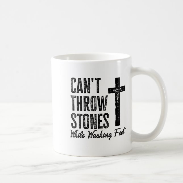 Can't Throw Stones While Washing Feet Motivational Kaffemugg (Höger)