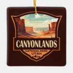 Canyonlands nationalpark Illustration Retro Julgransprydnad Keramik<br><div class="desc">Konstruktion för vektorkonst i Canyonlands. Parken är känd för sitt dramatiska ökenlandskap som koloradfloden utgör. Ön i Himlar är en stor,  planfull mesa med panoramabläckage.</div>
