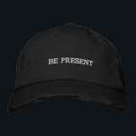 Cap Black | Motiverande Justerbar Keps<br><div class="desc">Skyd ditt sinne och var närvarande med denna snygga svarta basebollmössa med texten "Be Present"! Funktionen inkluderar broderad vit text, justerbar stängning baktill, böjd kant för solskydd och en strukturerad sexpanelig design. Perfekt för utomhus-yogapassionerade, meditationspromenader, vandring, stranddagar, sportevenemang eller avslappnad vardaglig klänning. Denna motiverande mössa tilltalar välbefinnandeentusiaster, idrottare, studenter och...</div>