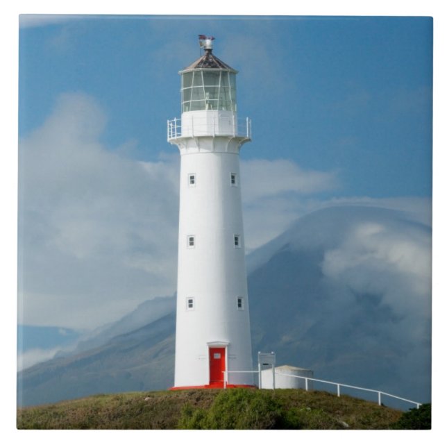 Cape Egmont Lighthouse och Mt Taranaki/Mt Kakelplatta (Framsidan)