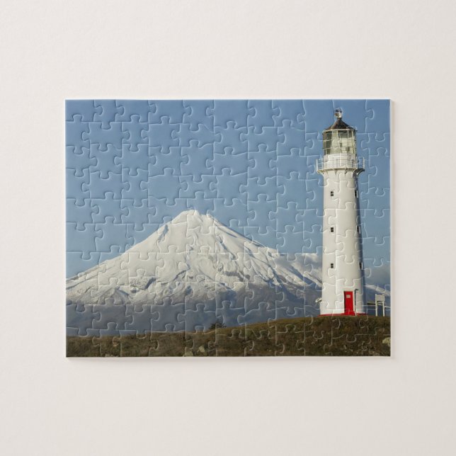 Cape Egmont Lighthouse och Mt Taranaki / Mt Pussel (Horisontell)