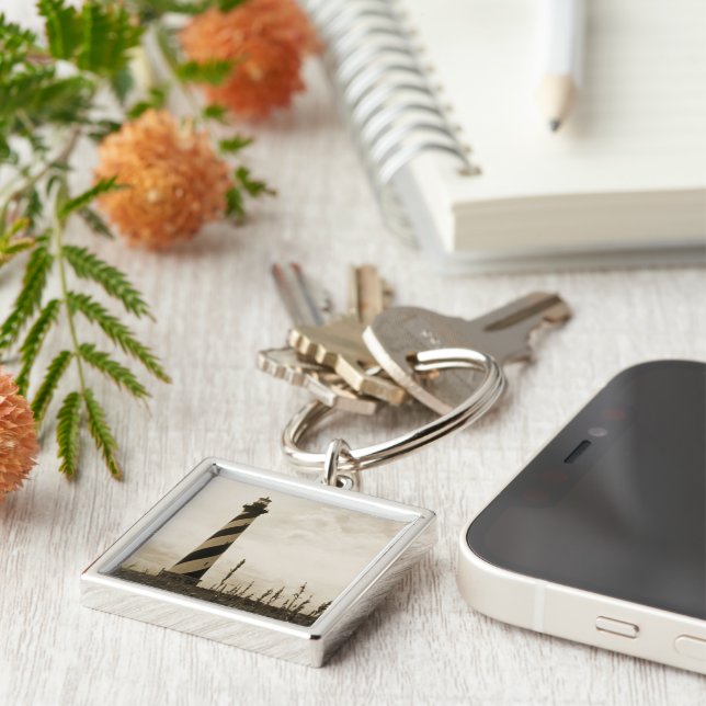 Cape Hatteras Lighthouse Fyrkantig Silverfärgad Nyckelring (Sidan)