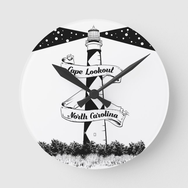Cape Lookout Lighthouse Black and White Rund Klocka (Framsida)