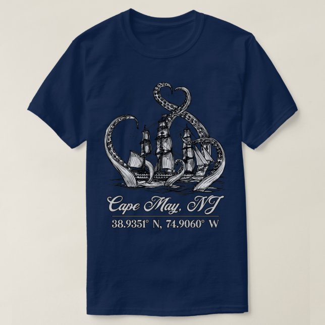 Cape May NJ Nautical Coordinates Boat with Octopus T Shirt (Design framsida)
