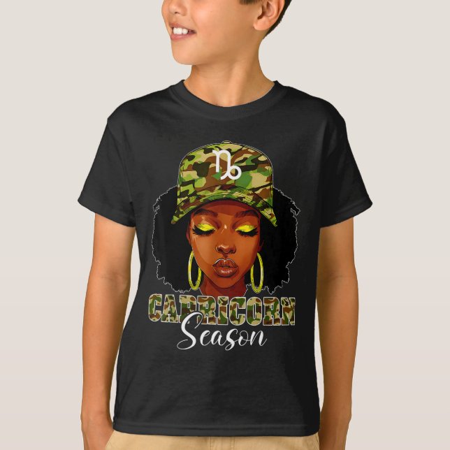 Capricorn Season Black Woman With Camo Hat Birthda T Shirt (Framsida)