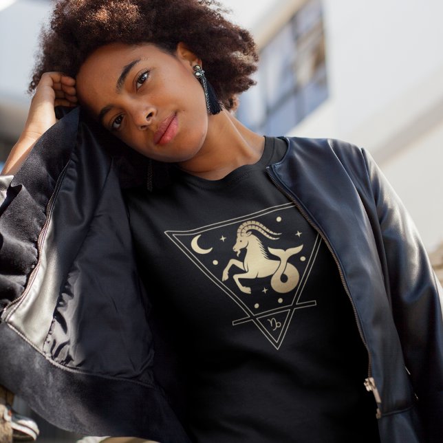 Capricorn Zodiac Sign Earth Inslag i Guld T Shirt (Skapare uppladdad)