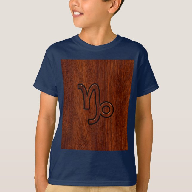 Capricorn Zodiac Symbol i Mahogany Brown Tee Shirt (Framsida)