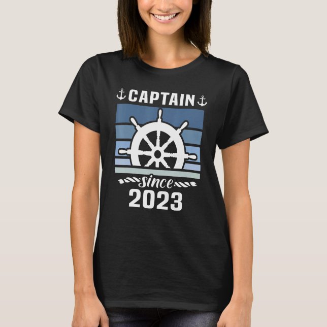 Captain 2023 Boat Driving Licence Motorboat Sailin T Shirt (Framsida)