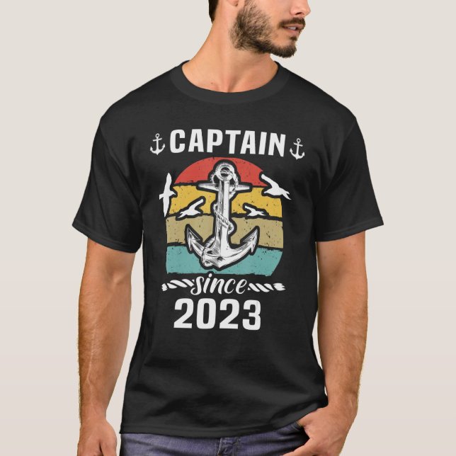 Captain 2023 Boat Driving Licence Motorboat Sailin T Shirt (Framsida)