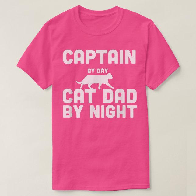 Captain By Day Cat Dad By Night T-Shirt (Design framsida)