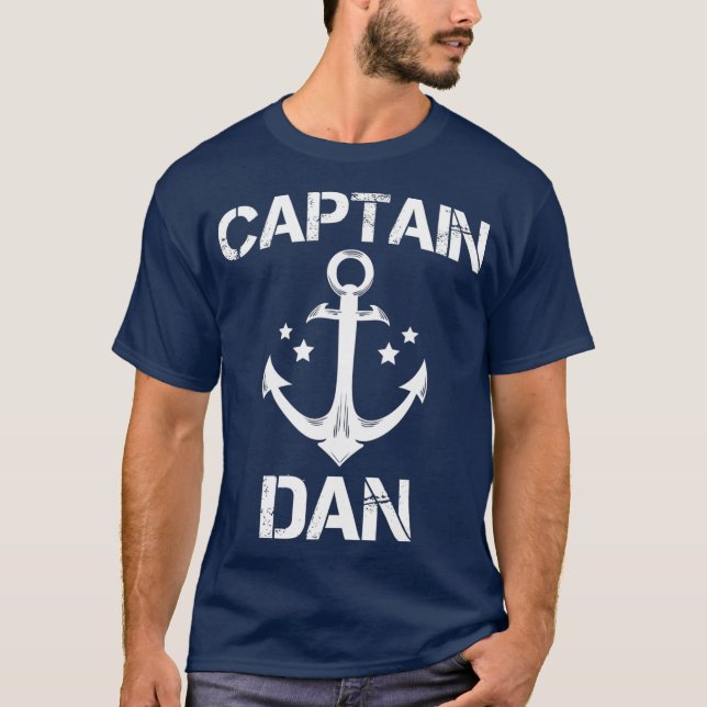 CAPTAIN DAN Funny Birthday Personlig Namn T Shirt (Framsida)