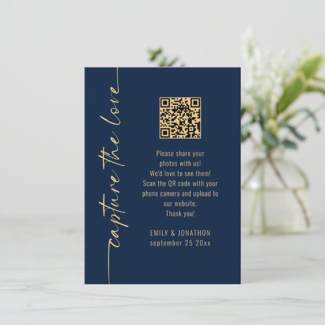 Capture the Love QR Code Navy Gold Wedding Card Inbjudningar (Stående Fram)