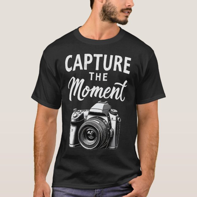 Capture The Moment Camera Photography Photographer T Shirt (Framsida)