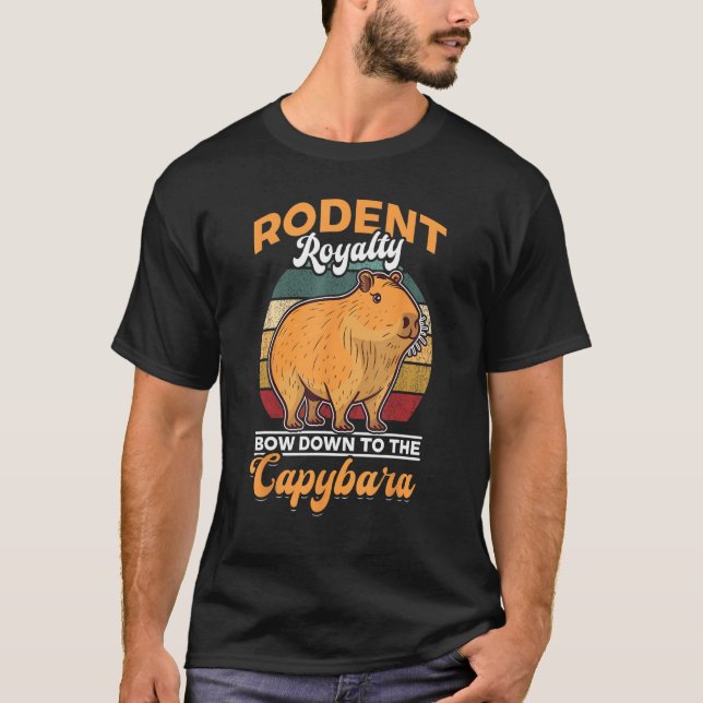 Capybara Animals Pet Rodent royalty böjer sig ner  T Shirt (Framsida)