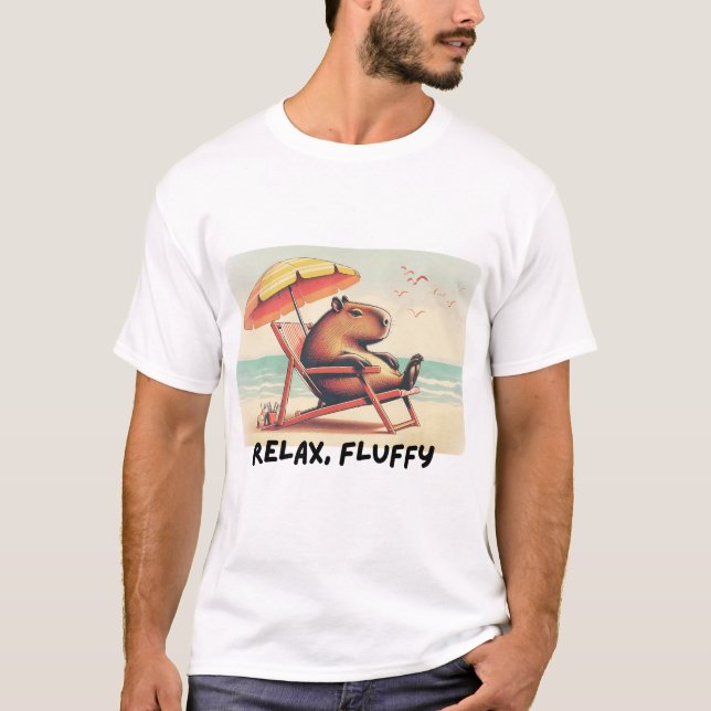 Capybara at beach says: Relax, Fluffy T Shirt (Framsida)