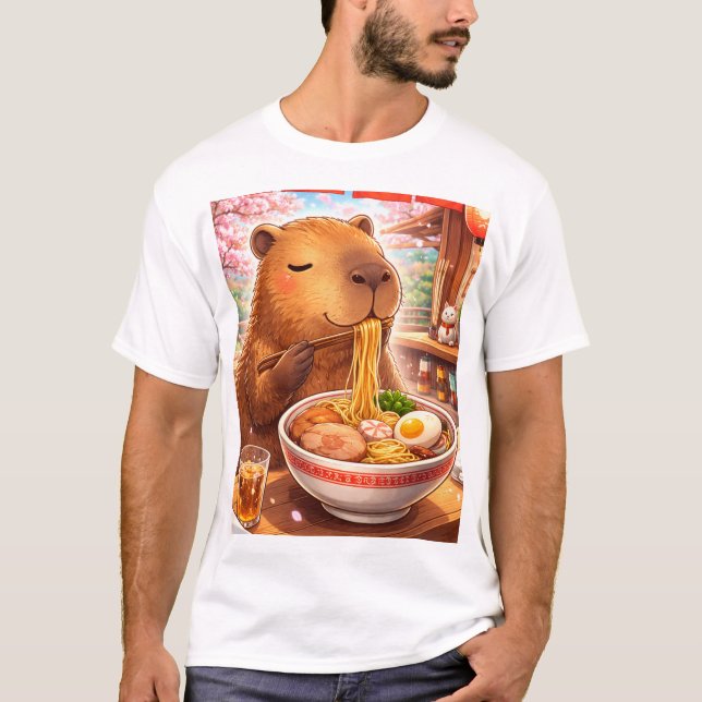 Capybara enjoying Ramen T Shirt (Framsida)