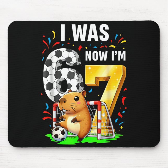Capybara fotboll födelsedag jag var 6 nu är jag 7  musmatta (Framsidan)