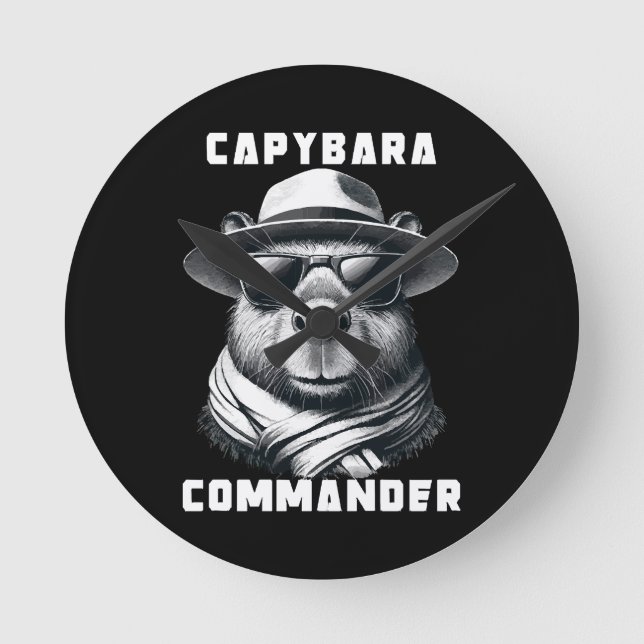 Capybara Med Solglasögon Capy Kommendör Rund Klocka (Framsida)