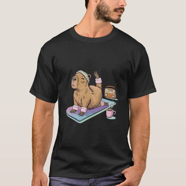 Capybara Pilates Yoga Position Träning T Shirt (Framsida)