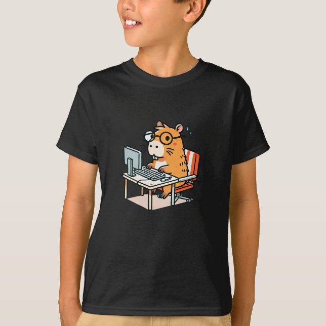 Capybara Programmer som arbetar med datorfästet T Shirt (Framsida)