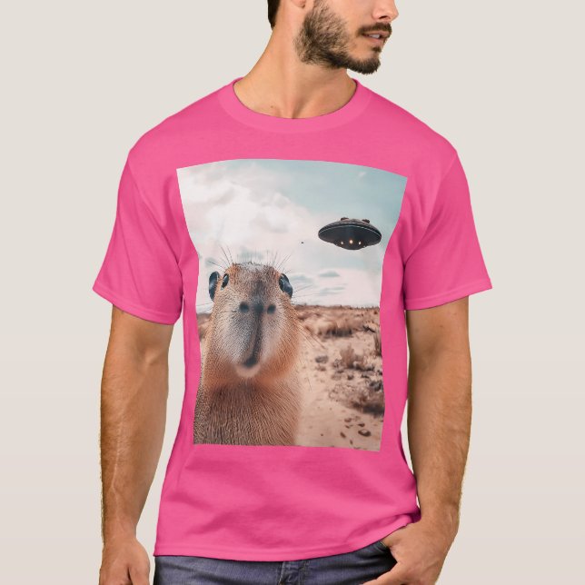 Capybara Selfie with Ufos Funny Graphic T Shirt (Framsida)