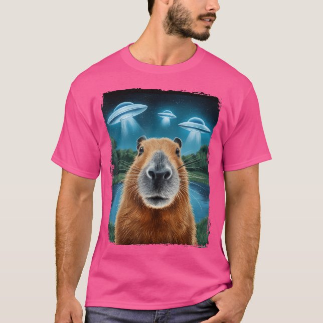 Capybara Selfie with Ufos T Shirt (Framsida)