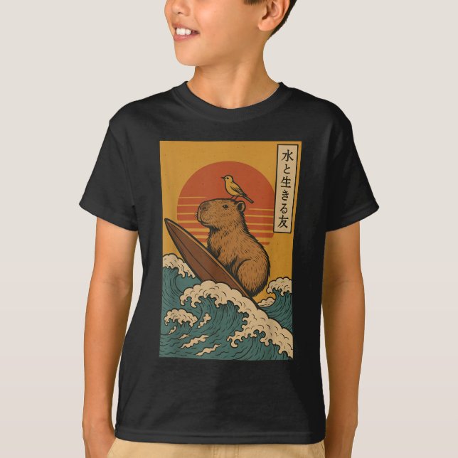 Capybara Surfing Japanska T Shirt (Framsida)