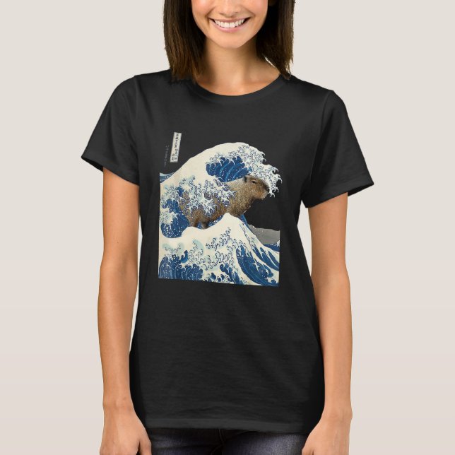 Capybaras Riding Underbar Wave Surfing Rodent Meme T Shirt (Framsida)