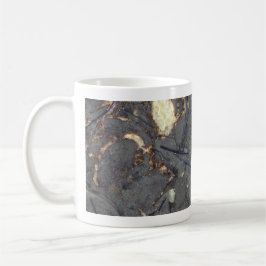 Carbonatesten med fossil kaffemugg