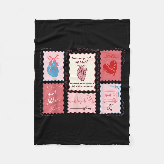 Cardiac Nurse Scalloped Stamp Heart Anatomy Coquet Fleecefilt (Framsidan)