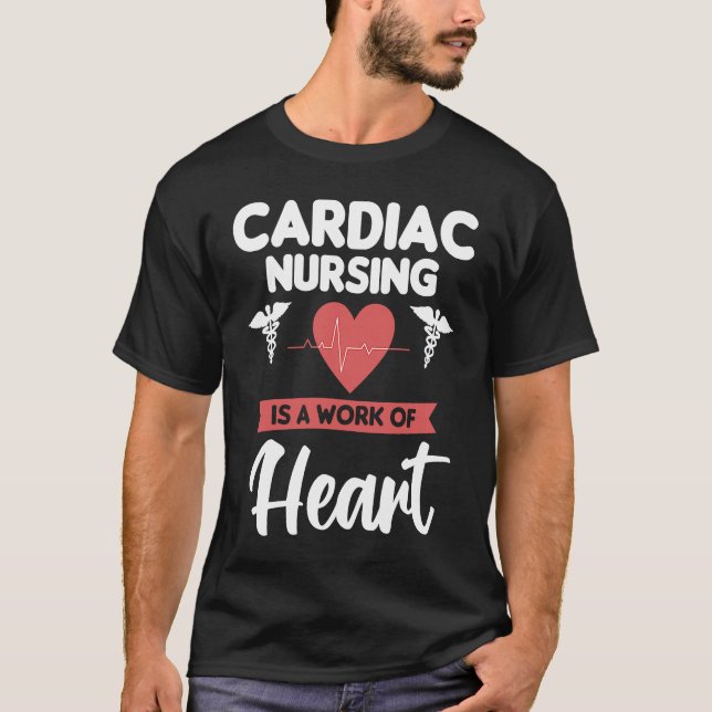 Cardiac Nursing Is A Work Of Heart Cardiologist He T Shirt (Framsida)