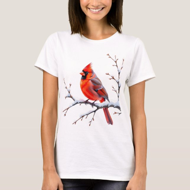 Cardinal rouge sur branche enneigée – Beauté hiver T Shirt (Framsida)