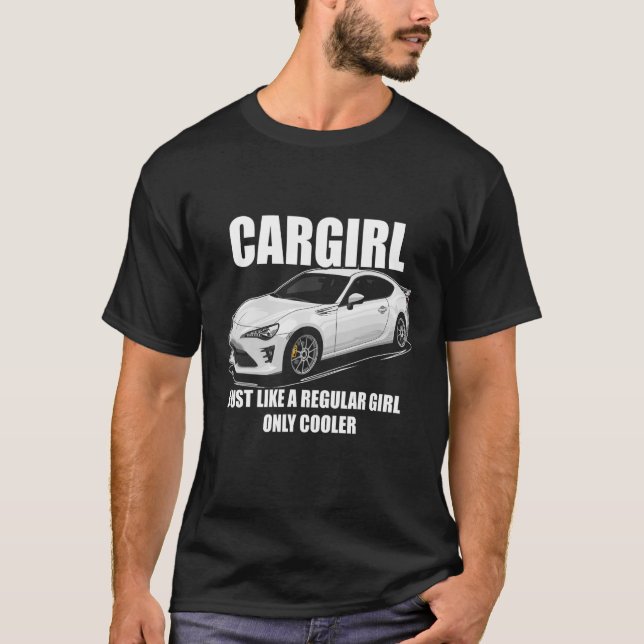 Cargirl, precis som en vanlig flicka, endast coole t shirt (Framsida)