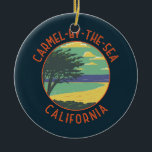 Carmel-by-the-Sea California Retro Distress Julgransprydnad Keramik<br><div class="desc">Carmel-by-the-Sea i en vektorkonst stil. Carmel-by-the-Sea är en liten strandstad på Kaliforniens Monterey-Peninsula. Det är känt för museerna och bibliotek i den historiska Carmel-Uppdrag.</div>