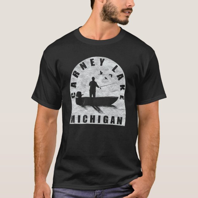 Carney Sjö Fishing Michigan T Shirt (Framsida)