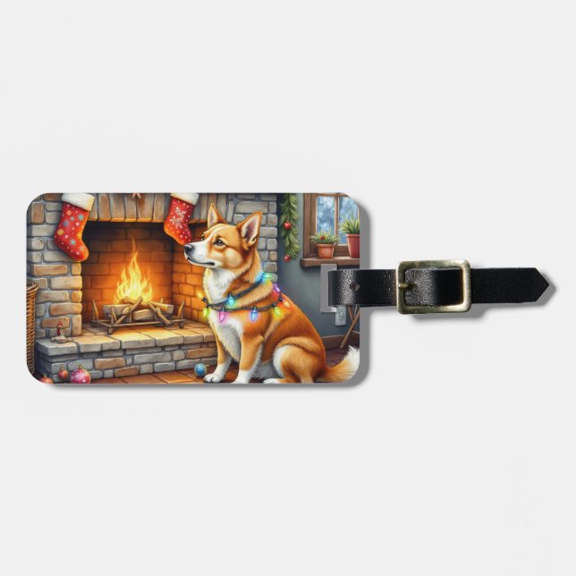 Carolina Dog Eldstad med julbelysning Bagagebricka (Horisontell Framsida)