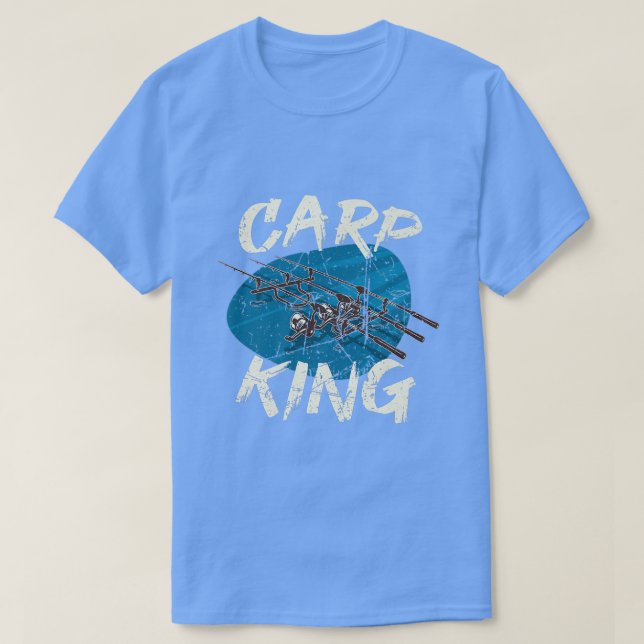 Carp Kung Rod-Poden i Vatten för FishermanCarp Fis T Shirt (Design framsida)
