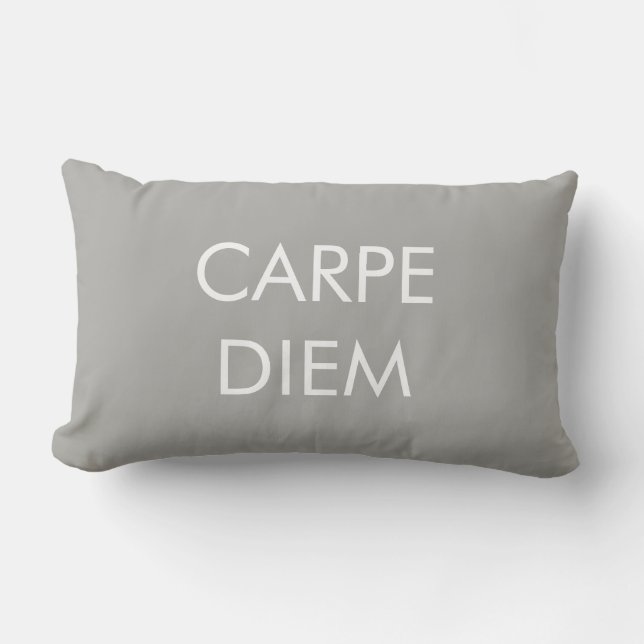 Carpe Diem Grått White Latin Lumbarkudde (Framsida)