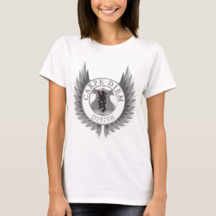 Carpe Diem med Vapensköld, Vingar och Lyon T-shirt
