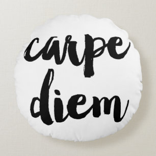 Carpe Diem Push Typography Påstående Pillow Rund Kudde