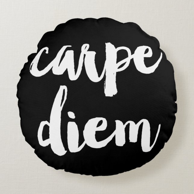 Carpe Diem Push Typography Påstående Pillow Rund Kudde (Framsidan)