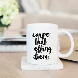 Carpe som ger ut Diem Quote Mugg
